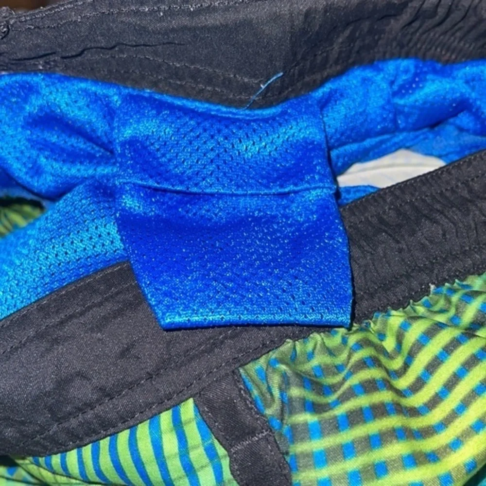 Nike board shorts swim trunks mesh lining graphic